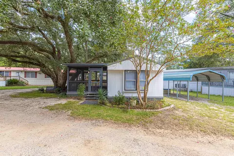 327 Ross Ln, Murrells Inlet, SC 29576