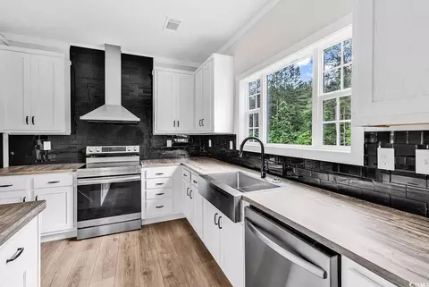 Kitchen - 565 Kent Rd, Georgetown, SC 29440 photo 5 of 7