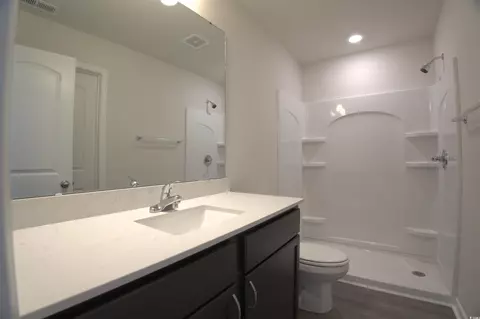 Bath - 5362 Hampton Rd, Conway, SC 29527 photo 2 of 2