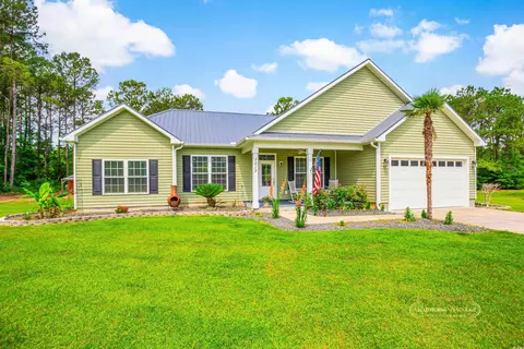 1013 Happy Ln, Galivants Ferry, SC 29544