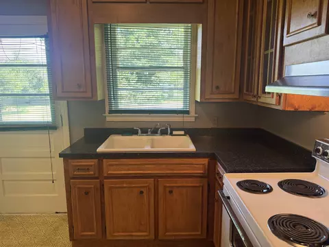 Kitchen - 911 Park Ave, Marion, SC 29571 photo 2 of 3