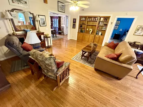Living - 112 Robin Dr, Georgetown, SC 29440 photo 3 of 4