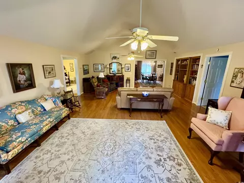 Living - 112 Robin Dr, Georgetown, SC 29440 photo 1 of 4