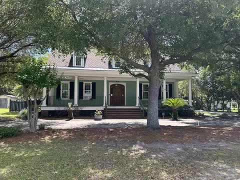 518 Country Club Dr, Johnsonville, SC 29555