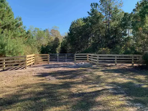 1215 Rainbow Dr, Loris, SC 29569