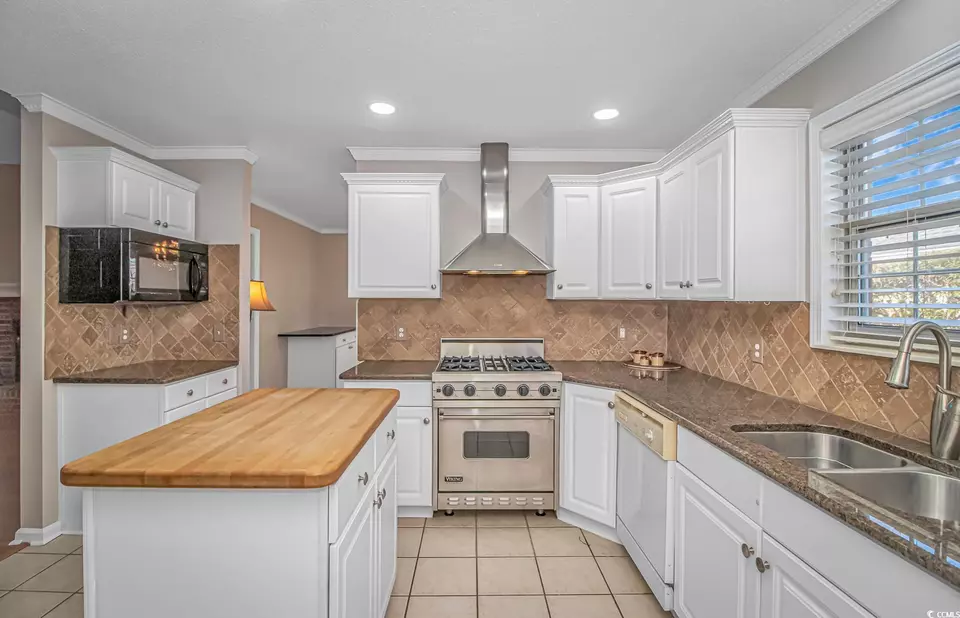 Kitchen - 558 Quail Ct, Longs, SC 29568 photo 5 of 6