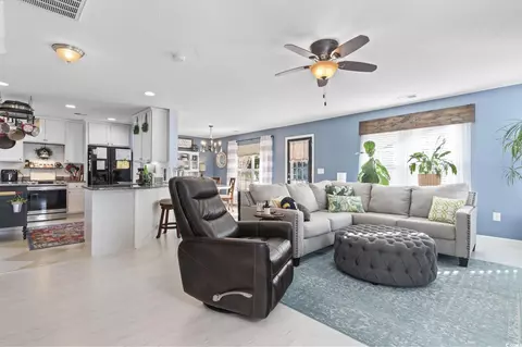 Living - 817 Old Castle Loop, Myrtle Beach, SC 29579 photo 1 of 3