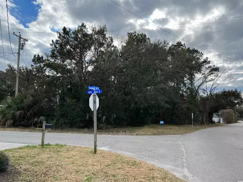 601 S Dogwood Dr, Surfside Beach, SC 29575