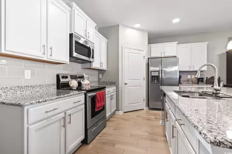 Kitchen - 191 Ocean Commons Dr, Surfside Beach, SC 29575 photo 2 of 7