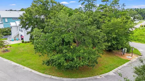 32 Seagrass Ct, Pawleys Island, SC 29585