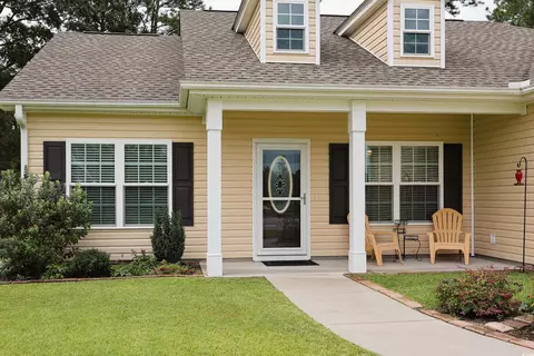 Exterior - 2013 Spring Valley Ct, Loris, SC 29569 photo 4 of 5