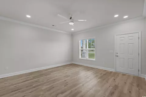 Living - 801 Maxine Ct #E, Myrtle Beach, SC 29577 photo 3 of 5