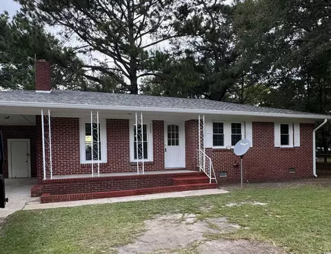 Exterior - 1127 Tynes St, Dillon, SC 29536 photo 3 of 8