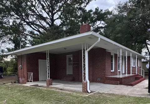 Exterior - 1127 Tynes St, Dillon, SC 29536 photo 4 of 8