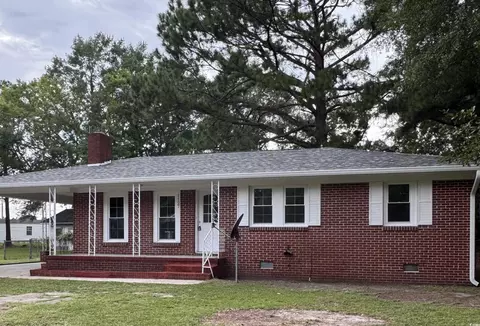 1127 Tynes St, Dillon, SC 29536