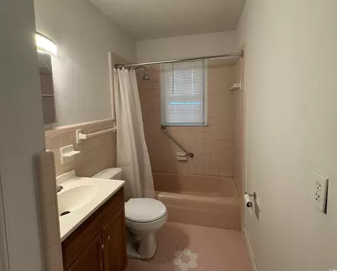 Bath - 1127 Tynes St, Dillon, SC 29536 photo 1 of 2