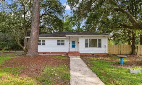 329 W Marion St, Mullins, SC 29574