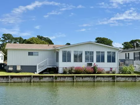 405 Twin Lakes Ct, Surfside Beach, SC 29575
