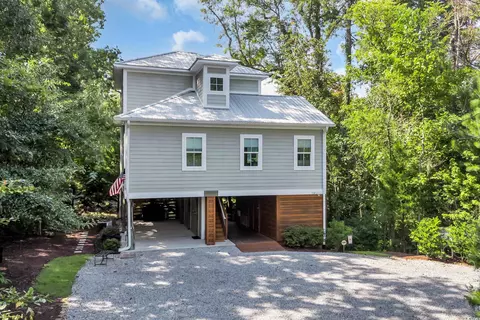 538 S Causeway Rd, Pawleys Island, SC 29585