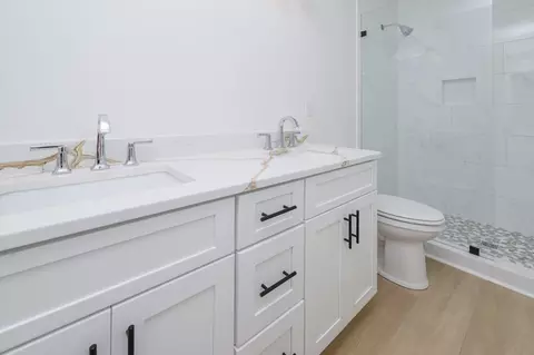 Bath - 115 6th Ave S, Surfside Beach, SC 29575 photo 4 of 10