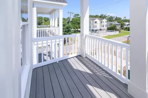 Exterior - 115 6th Ave S, Surfside Beach, SC 29575 photo 3 of 10