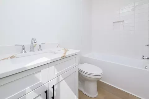 Bath - 115 6th Ave S, Surfside Beach, SC 29575 photo 7 of 10