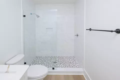 Bath - 115 6th Ave S, Surfside Beach, SC 29575 photo 5 of 10