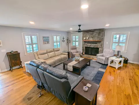 Living - 321 Jay St, Murrells Inlet, SC 29576 photo 3 of 6