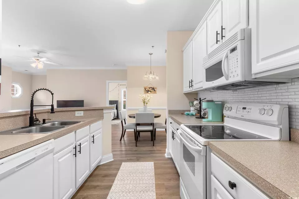 Kitchen - 2033 Silvercrest Dr #21B, Myrtle Beach, SC 29579 photo 4 of 4