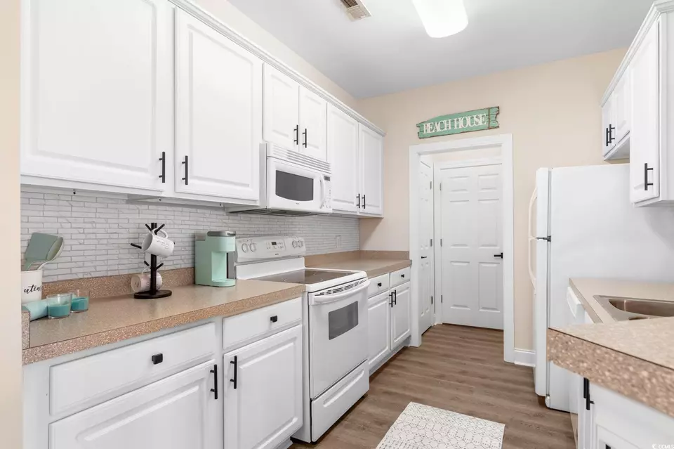 Kitchen - 2033 Silvercrest Dr #21B, Myrtle Beach, SC 29579 photo 2 of 4