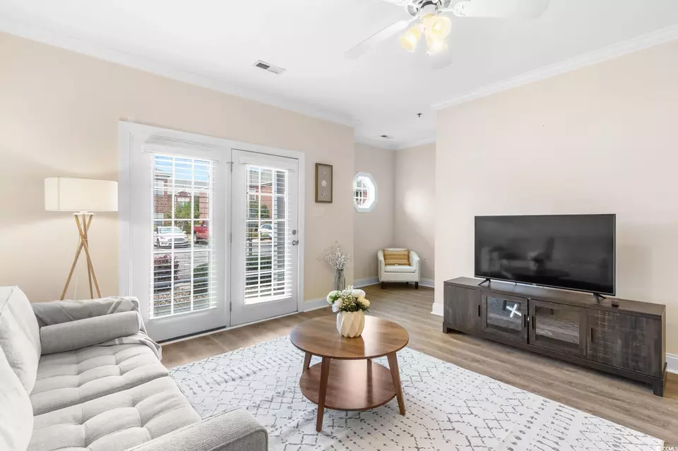 Living - 2033 Silvercrest Dr #21B, Myrtle Beach, SC 29579 photo 1 of 2