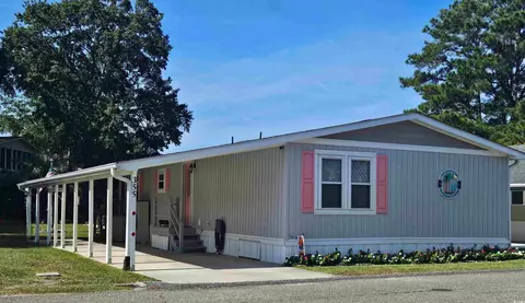 355 Meadowlark Dr, Surfside Beach, SC 29575