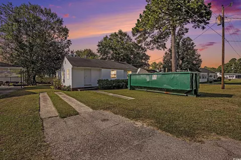 307 E Lloyd St, Mullins, SC 29574