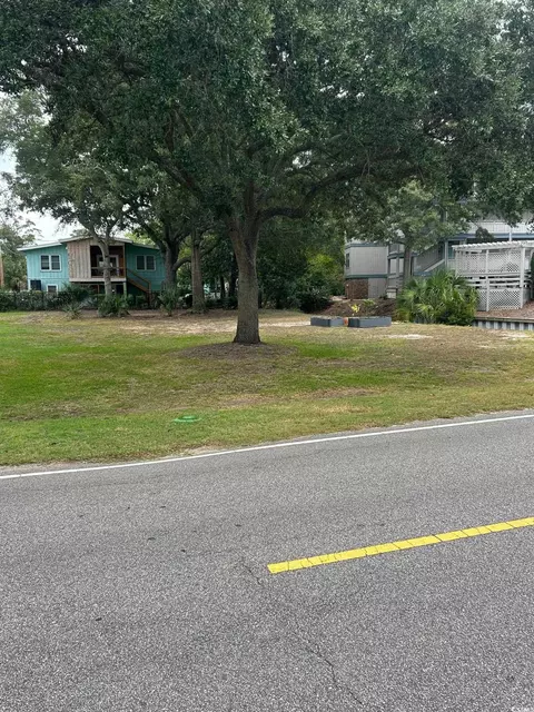 410 5th Ave N, Surfside Beach, SC 29575