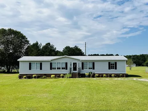 2067 Willow Creek Rd, Effingham, SC 29541