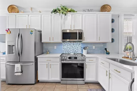 Kitchen - 893 Laquinta Loop, Murrells Inlet, SC 29576 photo 4 of 5