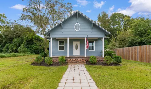 8 N Magnolia Ave, Andrews, SC 29510