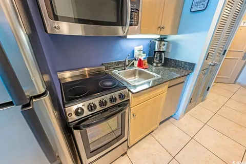 Kitchen - 107 S Ocean Blvd #505, Myrtle Beach, SC 29577 photo 2 of 3