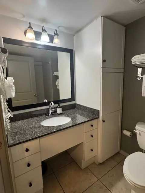 Bath - 107 S Ocean Blvd #505, Myrtle Beach, SC 29577 photo 1 of 3