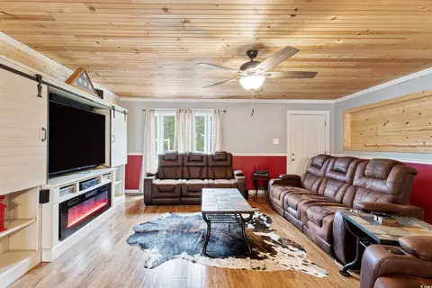 Living - 6103 Squire Rd, Latta, SC 29565 photo 3 of 3