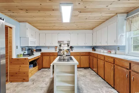 Kitchen - 6103 Squire Rd, Latta, SC 29565 photo 3 of 4