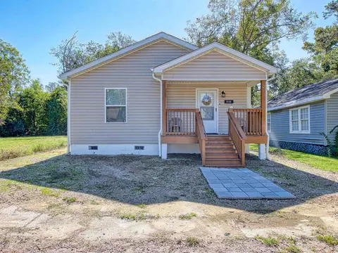 215 W James St, Mullins, SC 29574