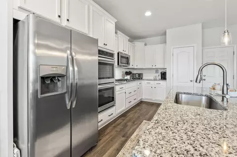 Kitchen - 2011 Hazlette Loop, Conway, SC 29526 photo 2 of 5