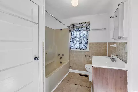Bath - 3447 Main St, Loris, SC 29569 photo 1 of 1