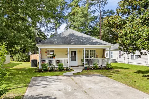 305 Woodrow St, Tabor City, NC 28463