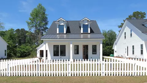 3840 Richardson St, Loris, SC 29569