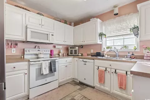 Kitchen - 912 Eaglet Cir, Conway, SC 29527 photo 2 of 2
