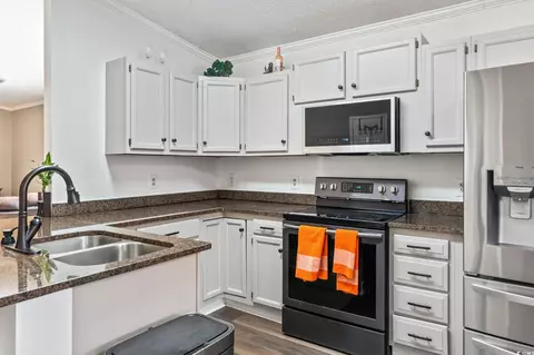 Kitchen - 2977 Silverleaf Cir, Loris, SC 29569 photo 6 of 7