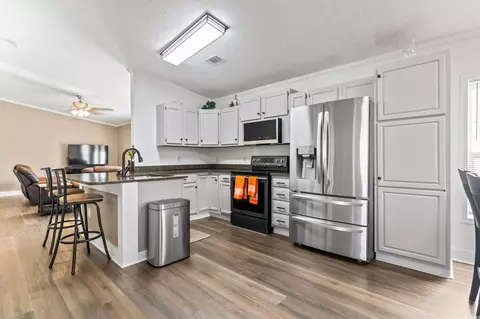Kitchen - 2977 Silverleaf Cir, Loris, SC 29569 photo 7 of 7