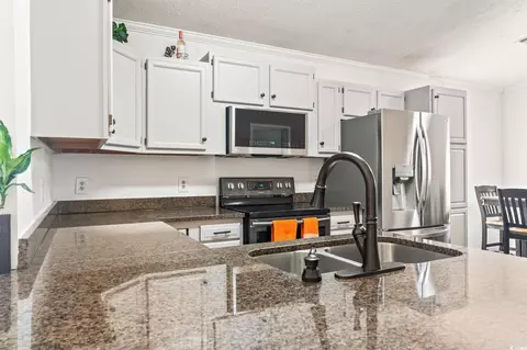 Kitchen - 2977 Silverleaf Cir, Loris, SC 29569 photo 3 of 7